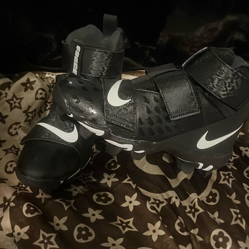 Nike force savage